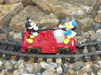 Mickey und Donald unterwegs mit ihrer Draisine